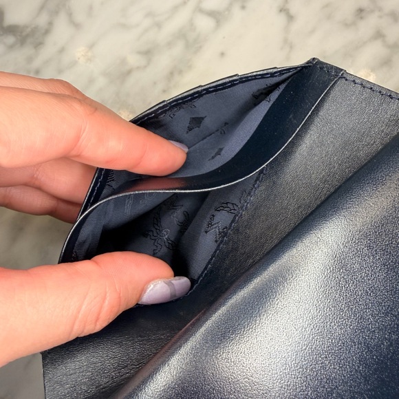 MCM White & Navy Blue Duffel Gold Accents with Matching Kiss Lock Wallet EUC - Picture 11 of 13